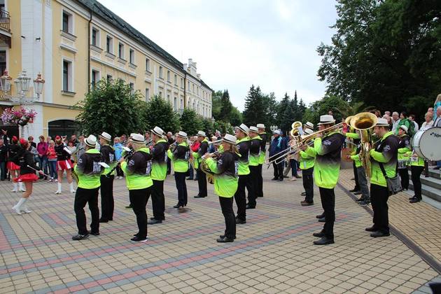 Bmb   6